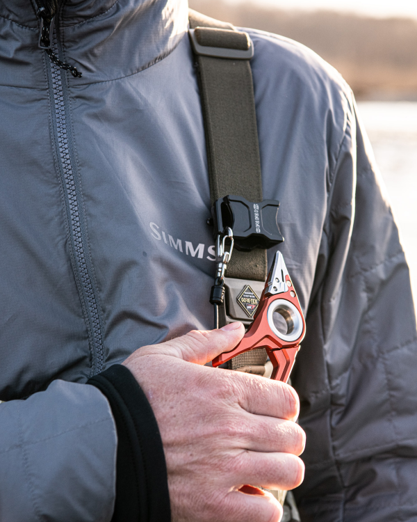 Simms Flyweight Plier Action Simms Flyweight Plier Action